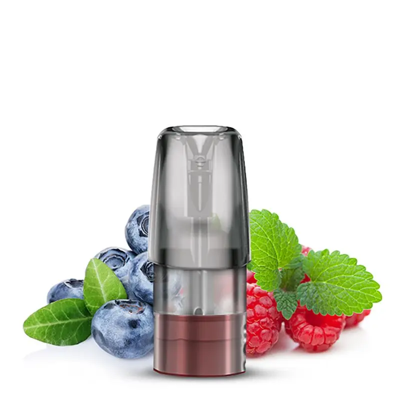 Elfbar Mate 500 P1 Pod, transparentes Gehäuse, daneben frische Blaubeeren und Himbeeren mit Blättern.
