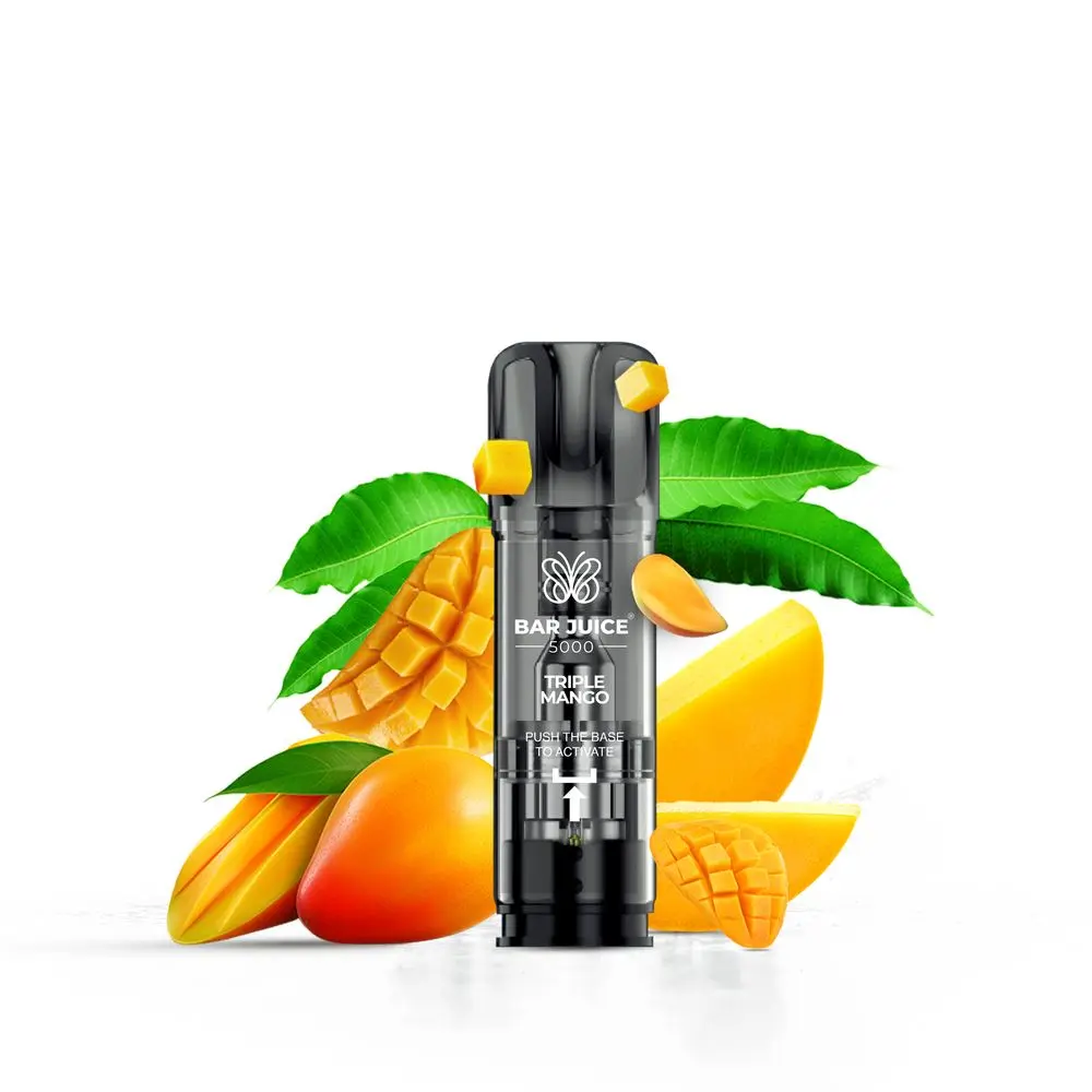 Bar Juice 5000 Pod Triple Mango 20mg, umgeben von Mangos und Blättern, zeigt frische orangefarbene Mangostücke neben der Verpackung.