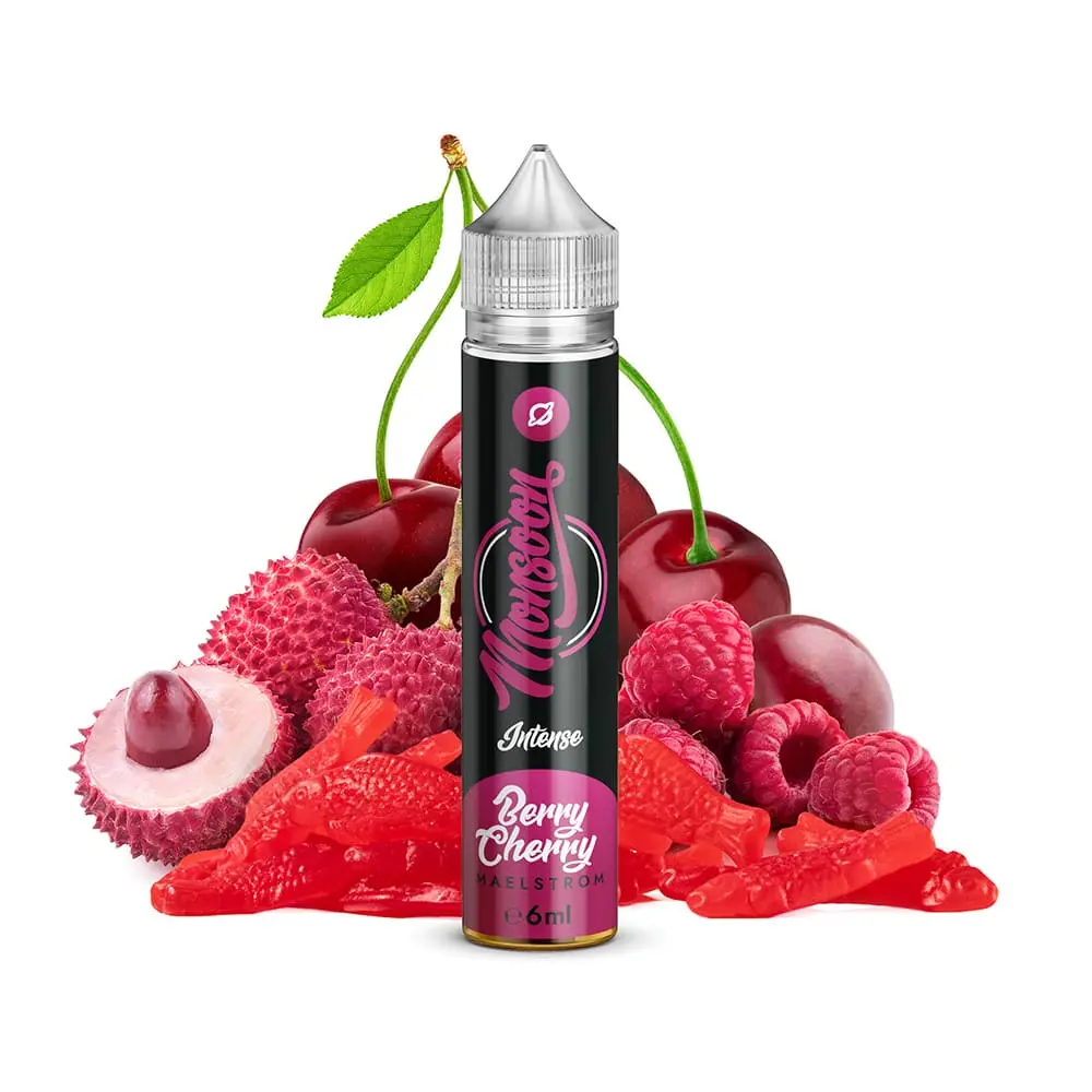 Vape-Flasche mit Monsoon-Branding, umgeben von Kirschen, Himbeeren und Litschis vor weißem Hintergrund.